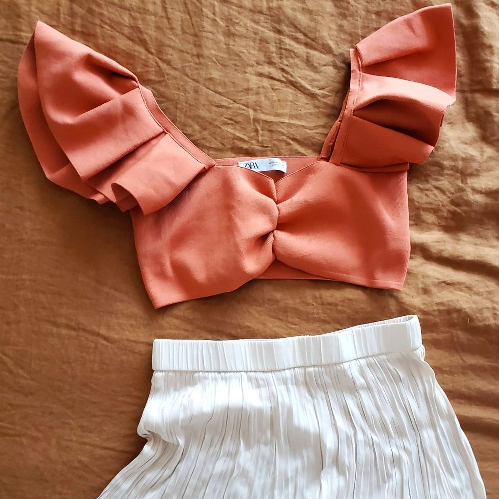 ZARA RUFFLED KNIT CROP TOP
